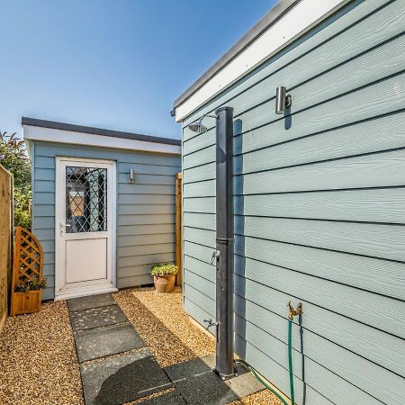 Pass The Keys Charming Chalet A Stones Throw From The Beach Chichester Dış mekan fotoğraf