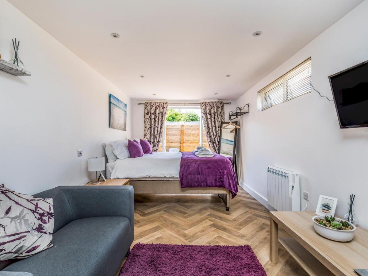 Pass The Keys Charming Chalet A Stones Throw From The Beach Chichester Dış mekan fotoğraf
