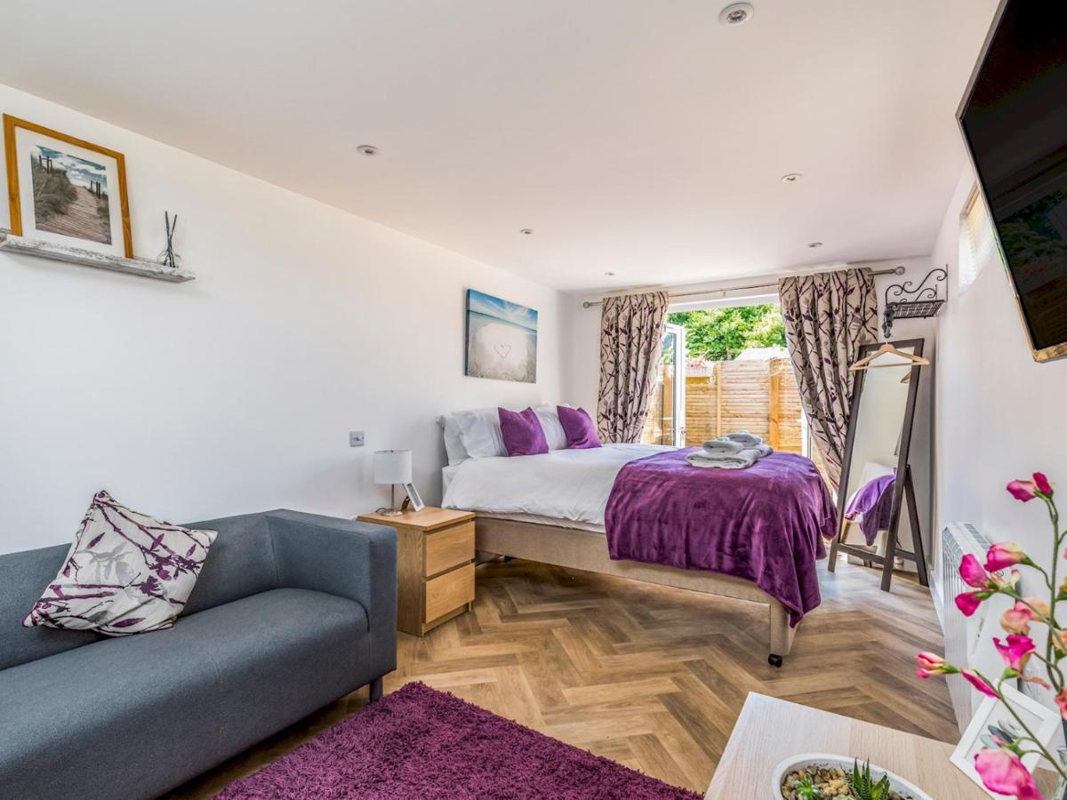 Pass The Keys Charming Chalet A Stones Throw From The Beach Chichester Dış mekan fotoğraf