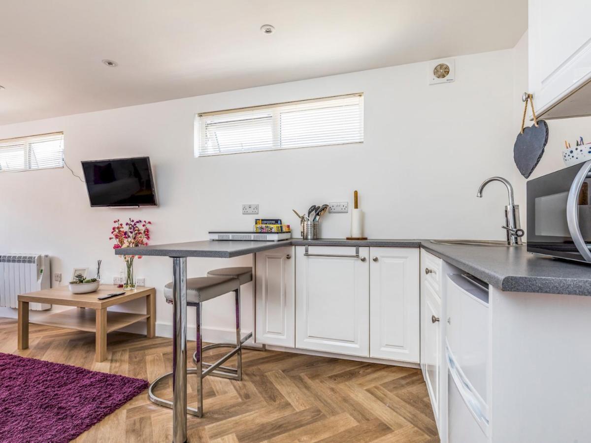 Pass The Keys Charming Chalet A Stones Throw From The Beach Chichester Dış mekan fotoğraf