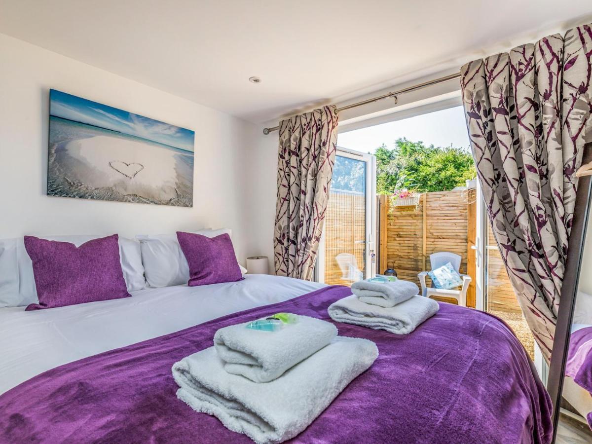 Pass The Keys Charming Chalet A Stones Throw From The Beach Chichester Dış mekan fotoğraf