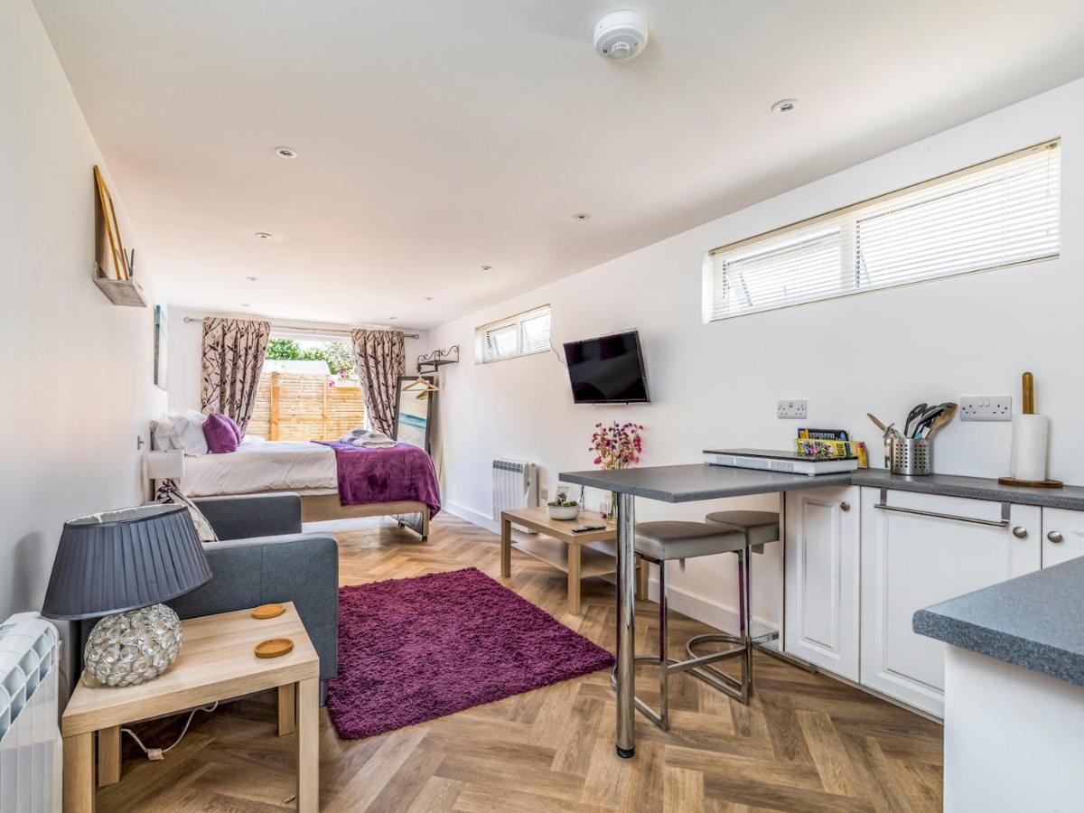 Pass The Keys Charming Chalet A Stones Throw From The Beach Chichester Dış mekan fotoğraf