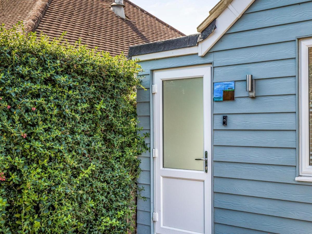 Pass The Keys Charming Chalet A Stones Throw From The Beach Chichester Dış mekan fotoğraf